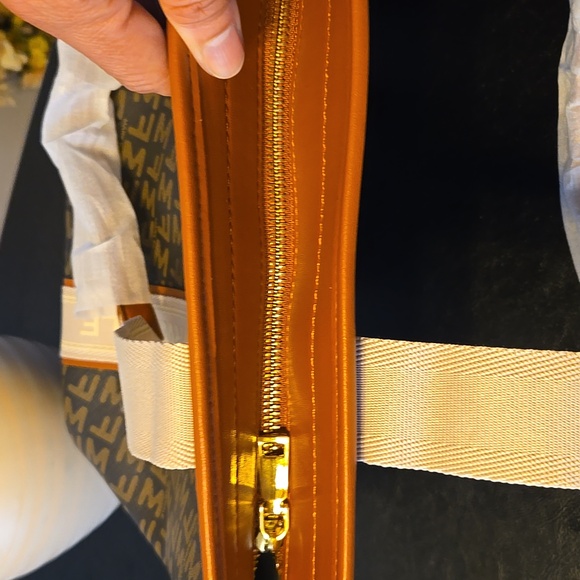 Large Letters Print Tote Handbag 👜  With Coin Case        ✨️ NEW ✨️ - Picture 7 of 11